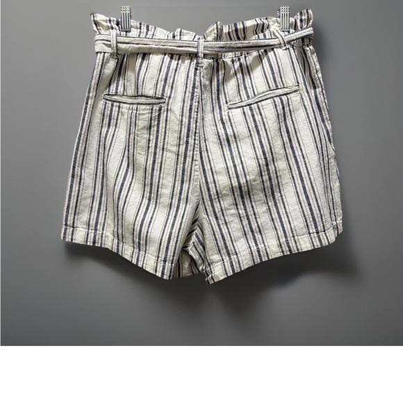 a.n.a Ivory & Blue Striped High Waist Paper Bag  Shorts Size Large Linen Blend - Picture 2 of 9